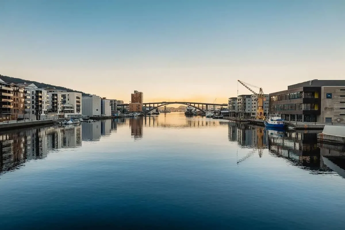 Dinbnb Apartments I City Oasis, Workspace & Elevator! Bergen Norway